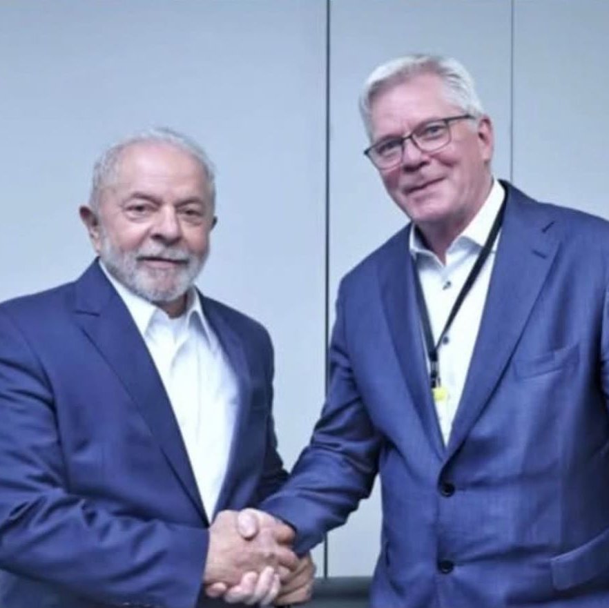 Kristinn Hrafnsson fagnar sigri Lula