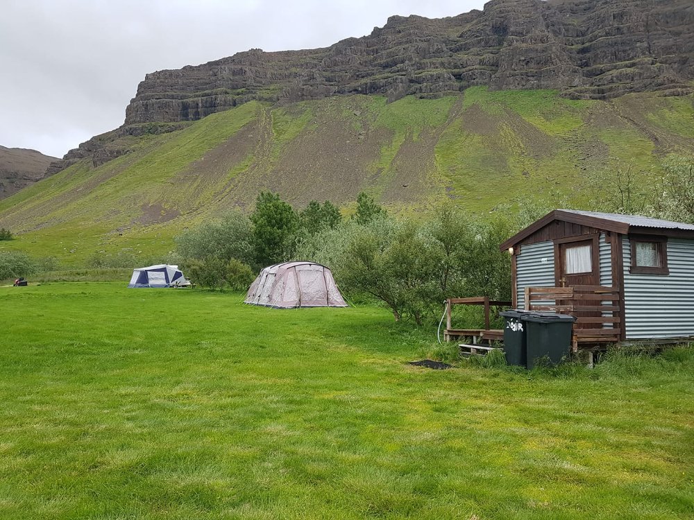 Á tjaldsvæðinu er afar gott skjól og fallegt útsýni yfir Breiðafjörð Ljósmynd: Aðsend