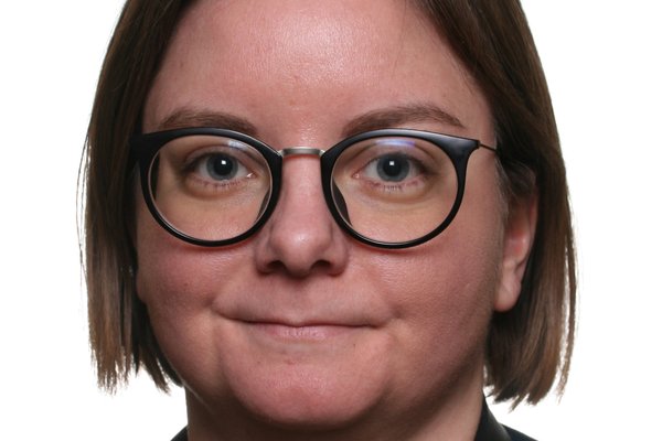 Olga býður sig fram og varar við fasisma