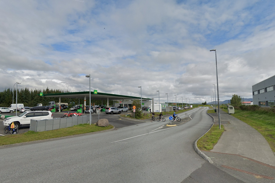 Eiginkona sídrukkins ökumanns reyndi að bjarga honum fyrir horn