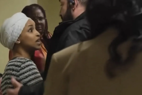 Sprautaði óþekktum vökva á bandaríska þingkonu