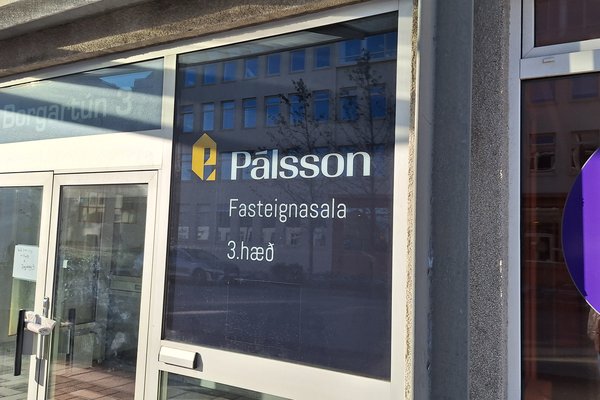 Selja íbúðir með gervigreindarmyndum