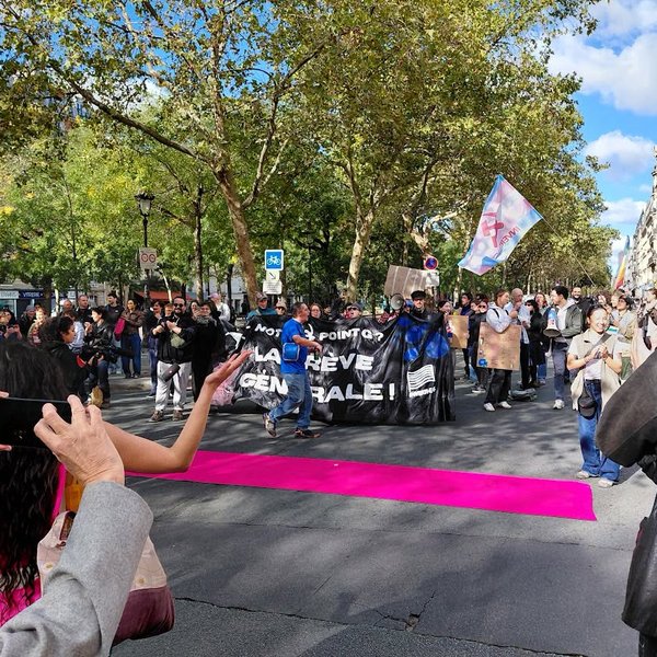Eiríkur Rögnvaldsson varð lítið var við óeirðir í París