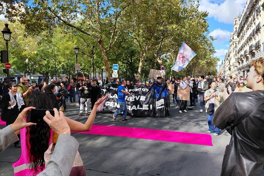 Eiríkur Rögnvaldsson varð lítið var við óeirðir í París