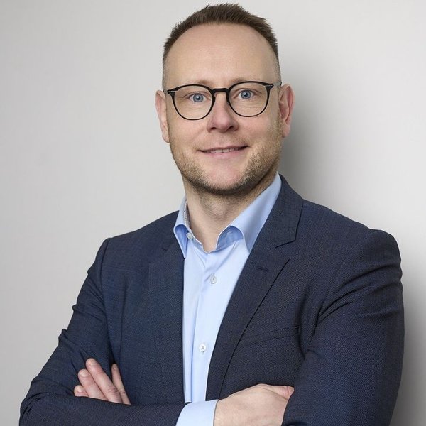 Pétur Veigar færir sig til Þjóðkirkjunnar