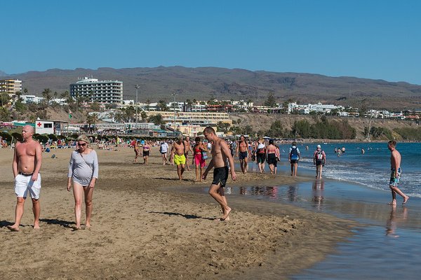 Kona lést á vinsælli strönd á Kanarí