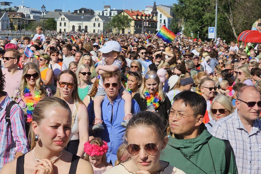 Ungmenni í miðbænum sagt hafa verið með hníf