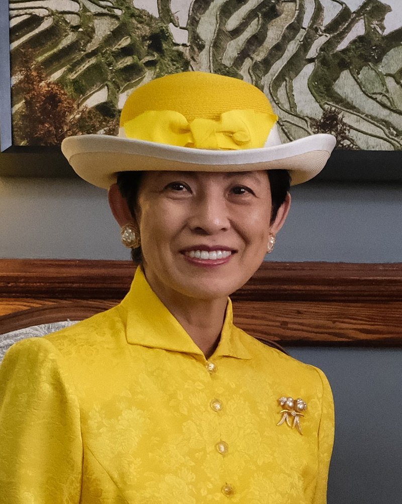Princess_Takamado_and_Lieutenant_Governor_Elizabeth_Dowdeswell_(cropped)