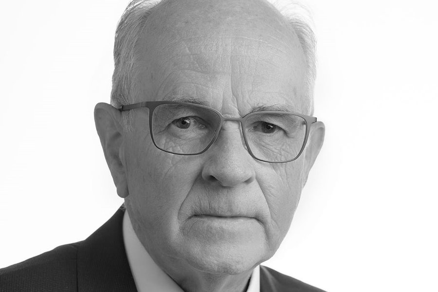 Ragnar Hall lætur gott heita