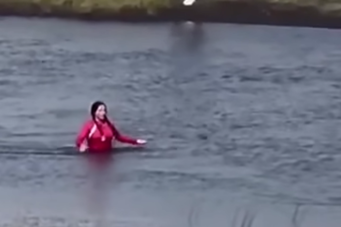 Kylfingur í Gólfklúbbi Þorlákshafnar óð út í tjörn til bjargar