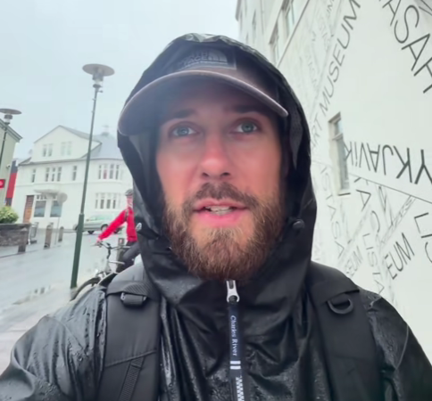 Steven Cannon ferðabloggari í ferð um landið