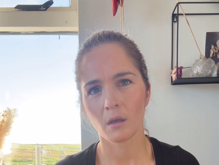 Nicole in Iceland
