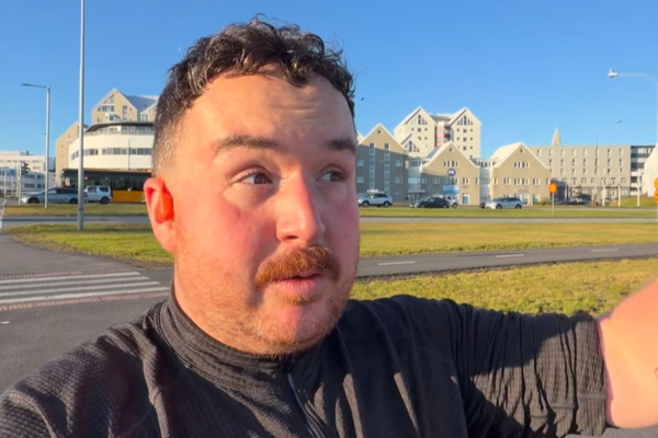 Segir landsmenn stara og svara manni með einföldu „já“