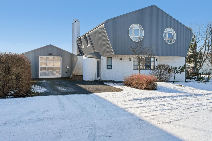 Vélmennahúsið í Árbænum sett á sölu