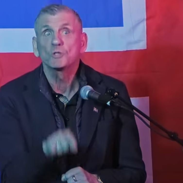 Sigfús boðar til mótmæla við Grafarvogskirkju vegna fánamálsins