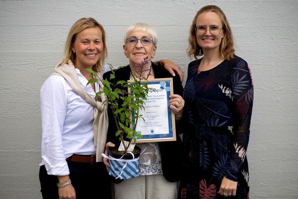 Sigrún Hrefna Arnardóttir, formaður íþrótta-, æskulýðs- og menningarnefndar Flóahrepps, Sigga á Grund og Hulda Kristjánsdóttir, sveitarstjóri.