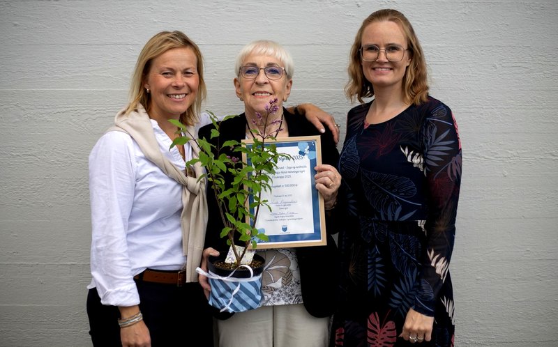 Sigrún Hrefna Arnardóttir, formaður íþrótta-, æskulýðs- og menningarnefndar Flóahrepps, Sigga á Grund og Hulda Kristjánsdóttir, sveitarstjóri.