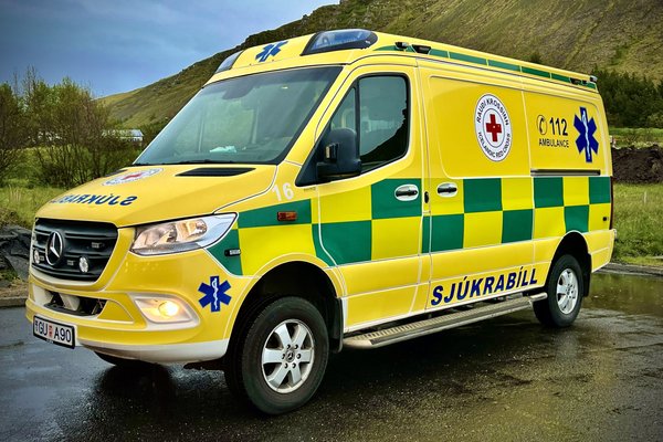 Maður féll af þaki í Mörkinni