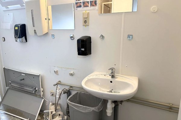 Salerniraðstöðu rústað á tjaldstæðinu í Hvammsvík