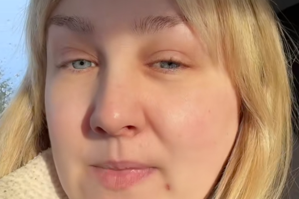 Segir frá ofbeldi fyrrverandi tengdadóttur