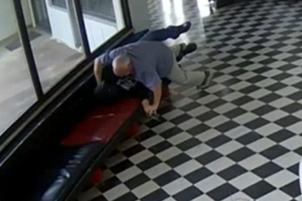 Skólameistari hylltur fyrir hugrekki eftir skotárás