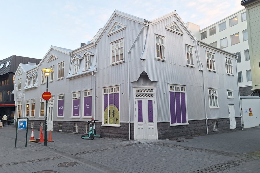 Styttist í flutning SKOR