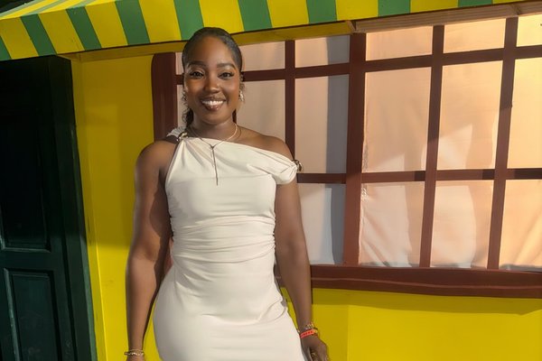 Jamaíska fegurðardrottningin LaToya Malcolm er látin