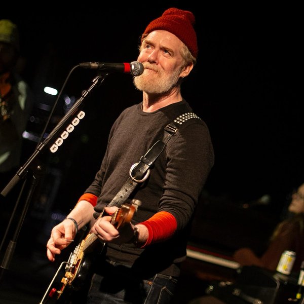 Tónlistarmaðurinn Glen Hansard látinn