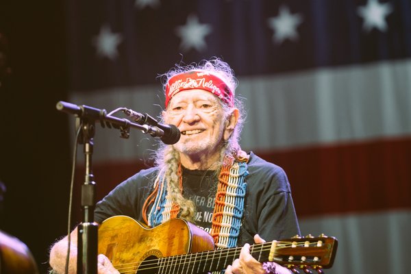 Willie Nelson rís gegn gagnaverum