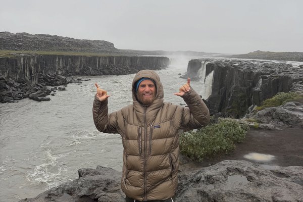 Umdeildur rabbíni segist hafa orðið fyrir árás á íslenskum bar
