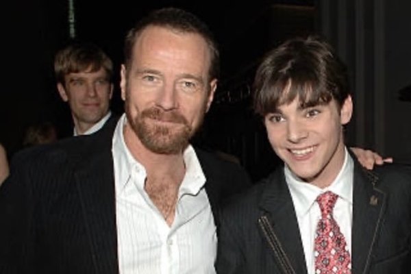 Bryan Cranston harmi sleginn eftir andlát sjónvarpssonar síns