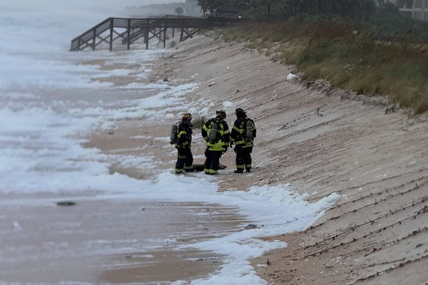 Dularfullur sívalningur rak á land í Flórída