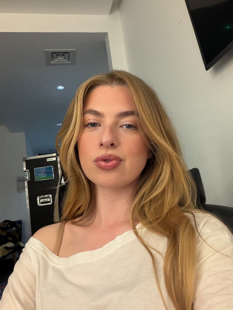 Anais Gallagher