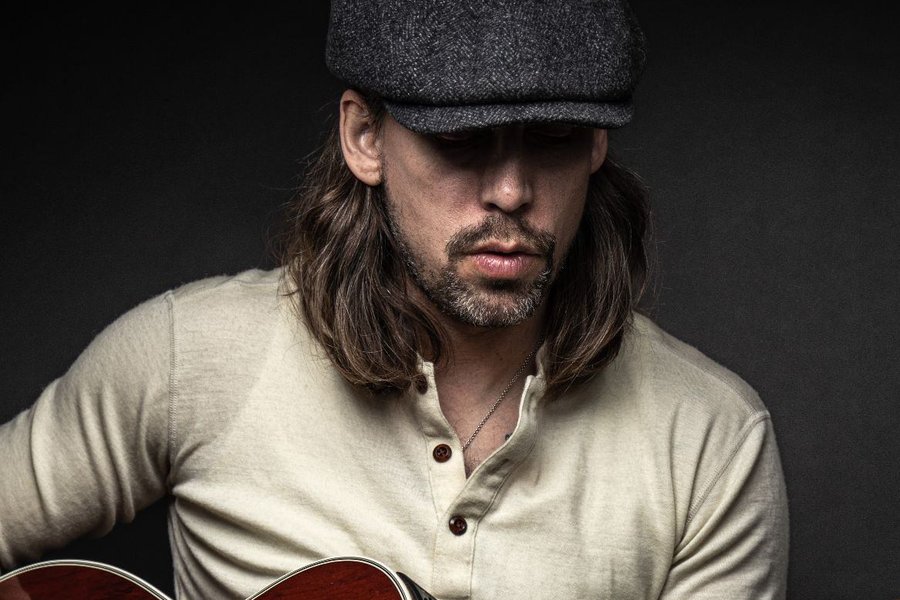 Stebbi Jak hættir í Dimmu með látum