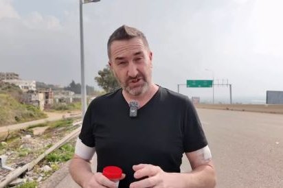 Breskur blaðamaður heppinn að sleppa lifandi frá loftárás Ísraelshers