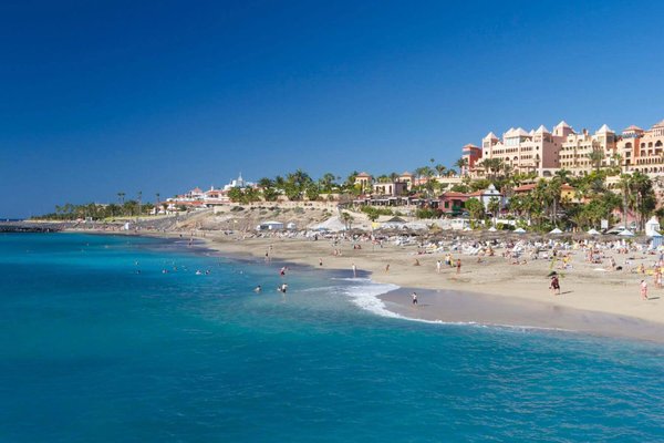 Ferðamaður lést eftir hjartaáfall á strönd á Tenerife