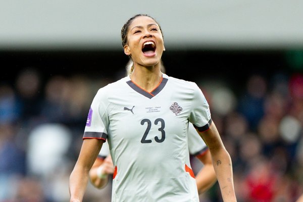 Stelpurnar mæta heimsmeisturunum