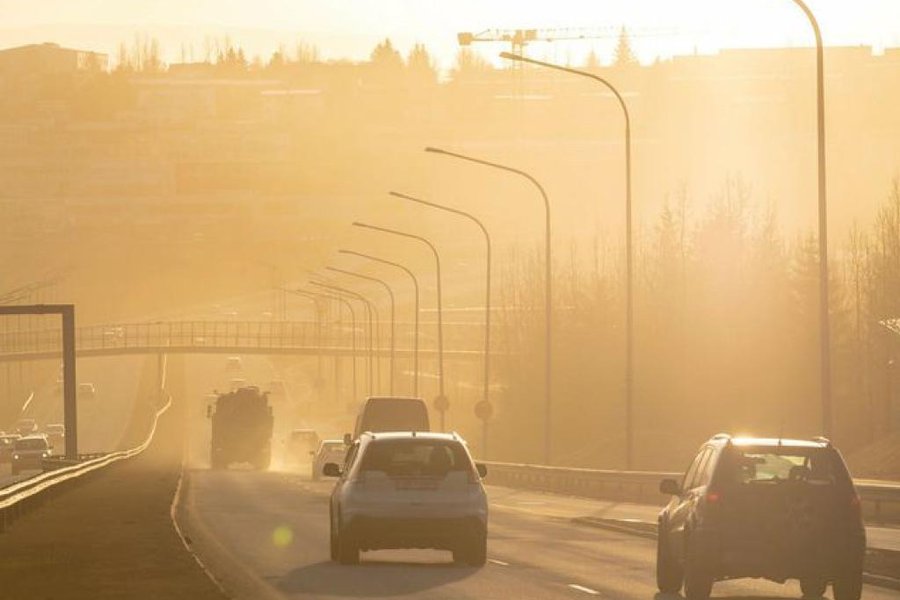 Viðkvæmir hvattir til að halda sig innandyra