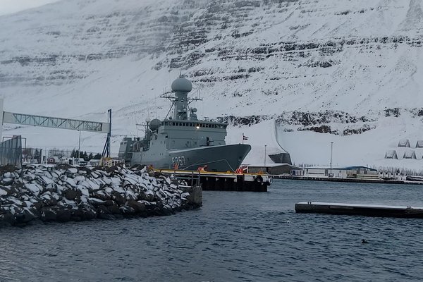 Danskt herskip mætt á Seyðisfjörð