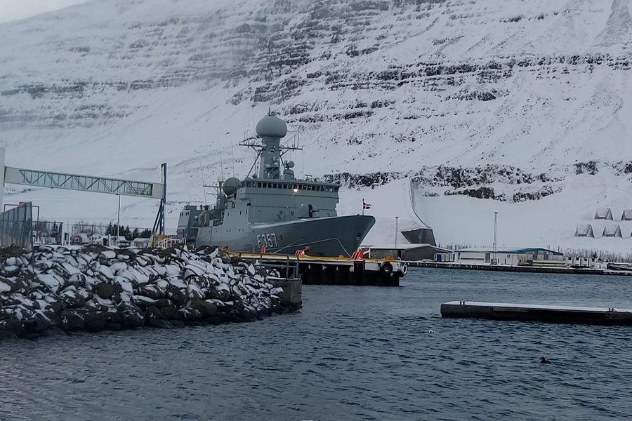 Danskt herskip mætt á Seyðisfjörð