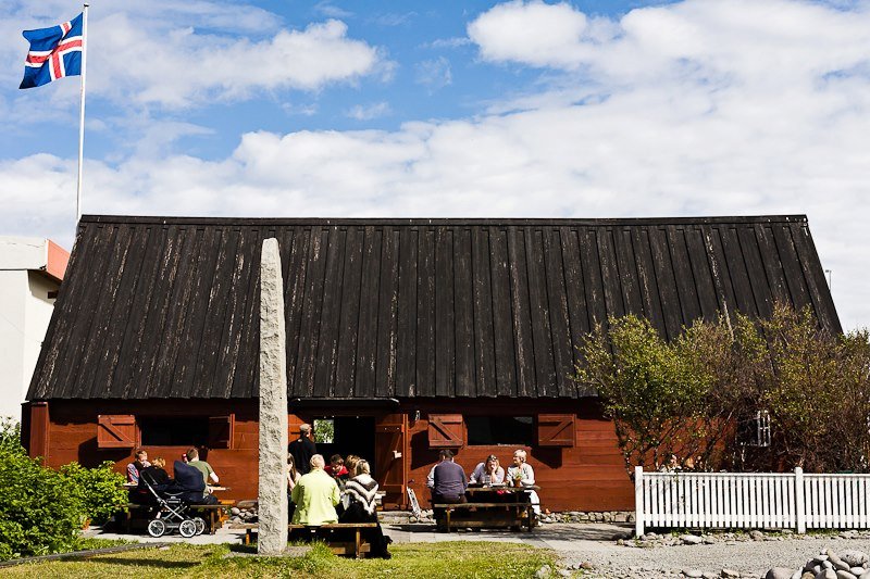 Tjöruhúsið opið aftur eftir að Skatturinn innsiglaði staðinn