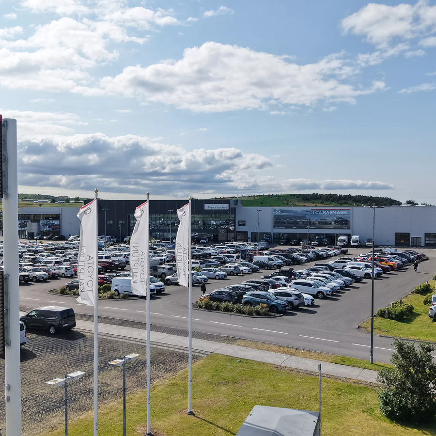 Toyota á Íslandi innkallar vinsælan rafbíl vegna slysahættu