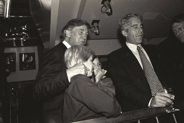 Dómsmálaráðuneytið sakað um að leyna Epstein-gögnum sem varða Trump