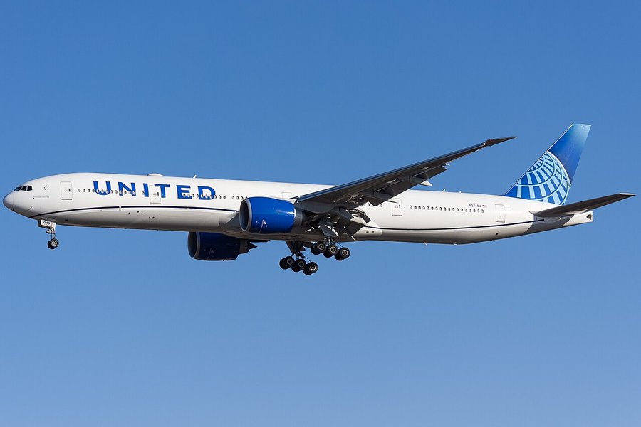 Óð kona olnbogaði flugstjóra í andlitið í miðju flugi