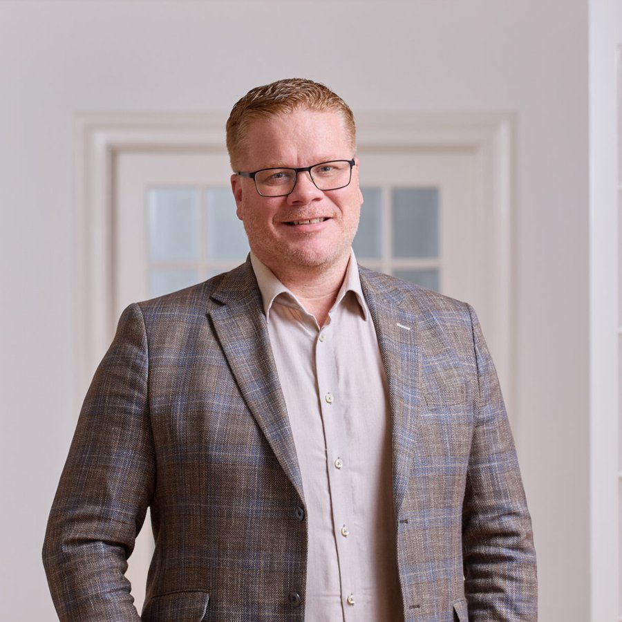 Steinhissa á ásökunum um óheilindi