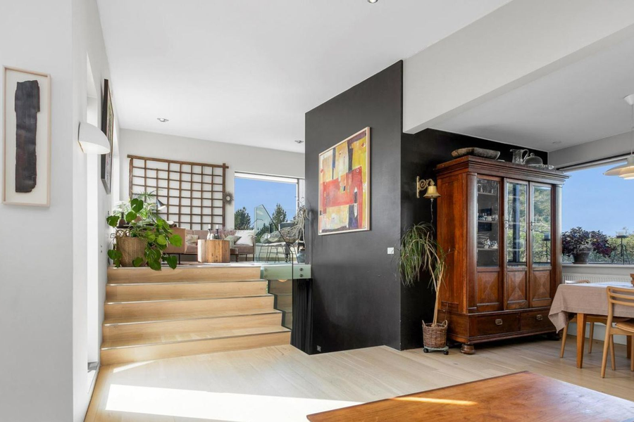 Reffilegt glæsihús neðst í botnlanga til sölu