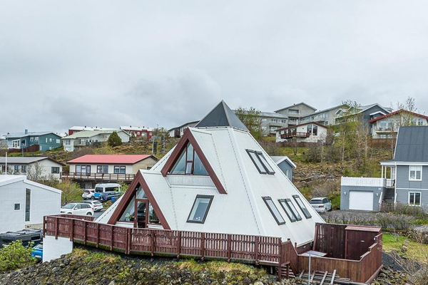 Eitt frumlegasta hús landsins komið á sölu