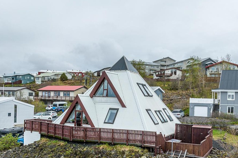 Eitt frumlegasta hús landsins komið á sölu