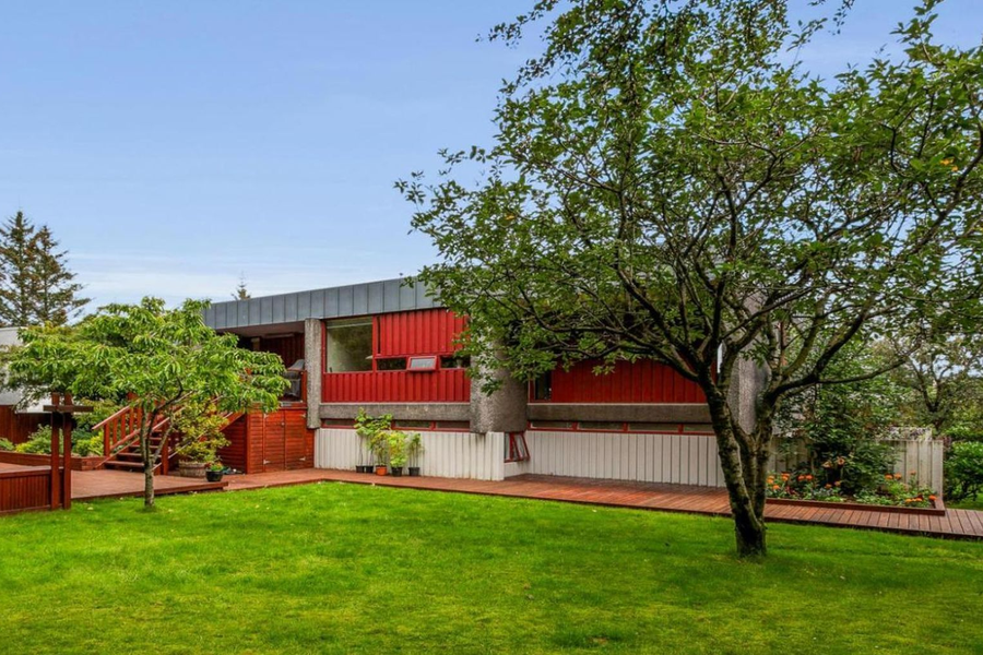 Æðisgengið einbýli í Löndunum til sölu