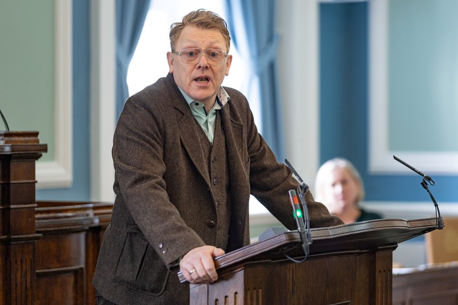 Jón Gnarr segir úrræðaleysi gagnvart börnum ólíðandi